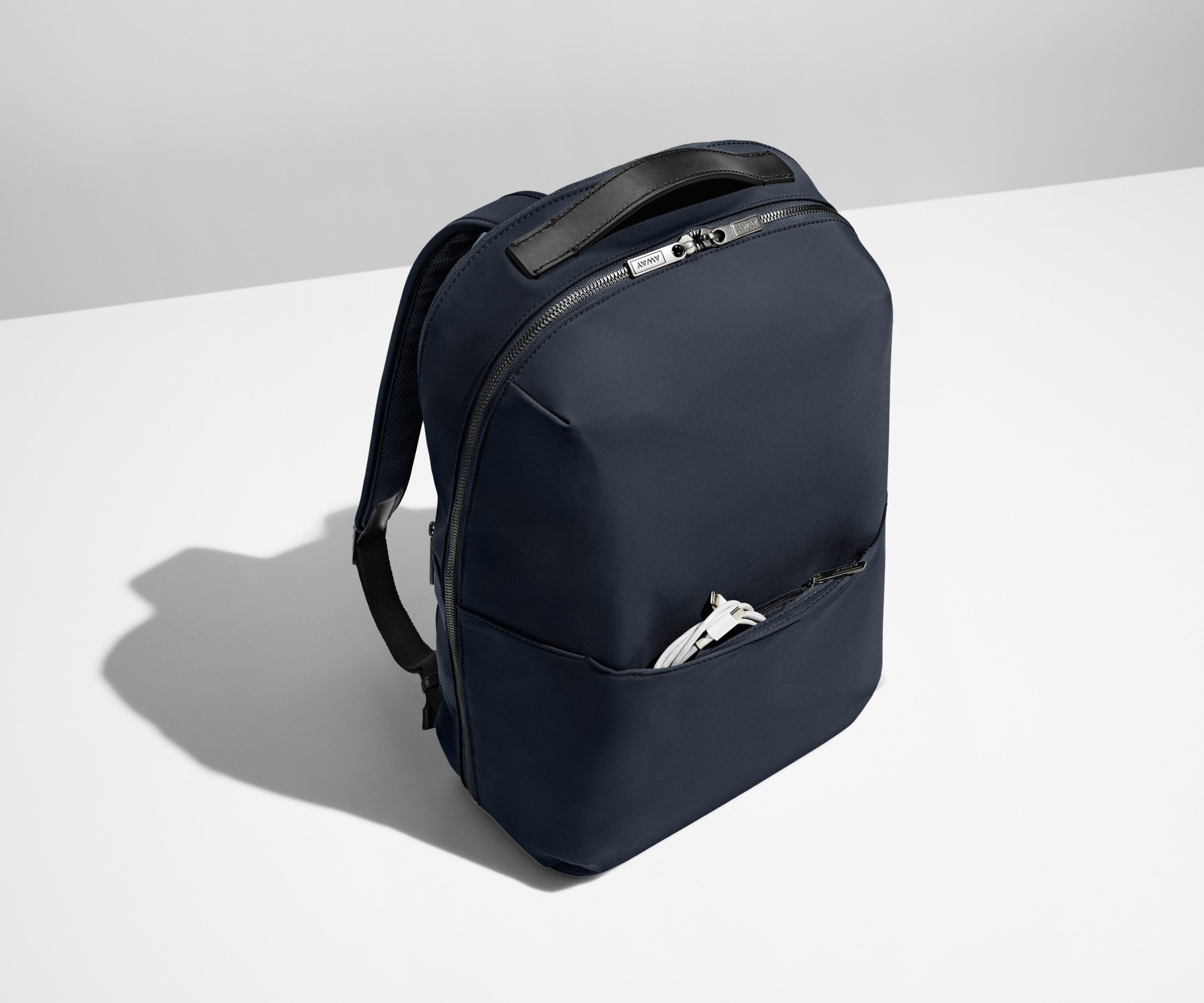 PDP_Backpack_Zip_Navy_02_6e0794b8-5e5d-4f13-9785-67bfd02e9c46.jpg