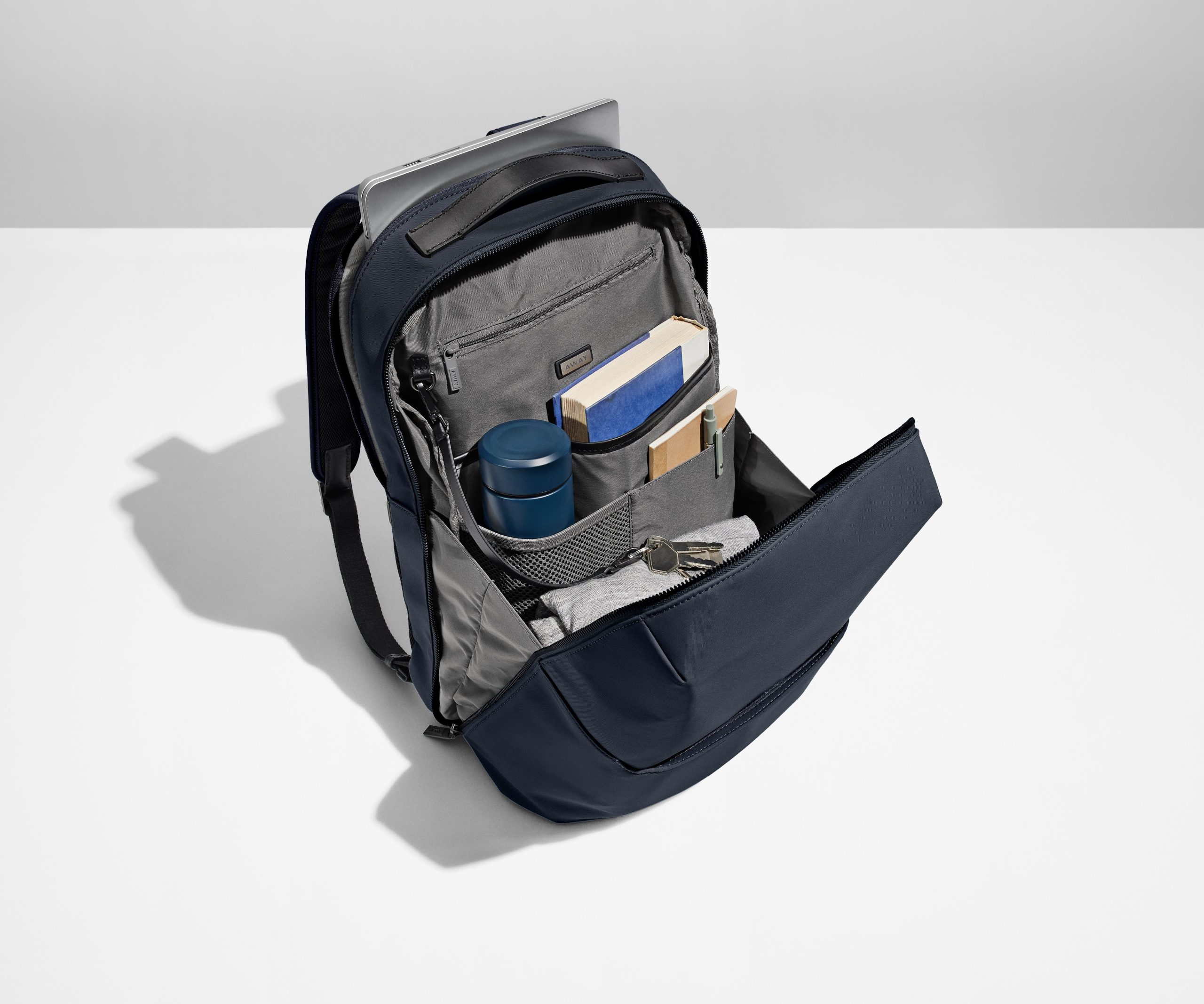 PDP_Backpack_Zip_Navy_03_f75f1a92-1d09-4f2a-99d9-1c6c58d9eeaa.jpg