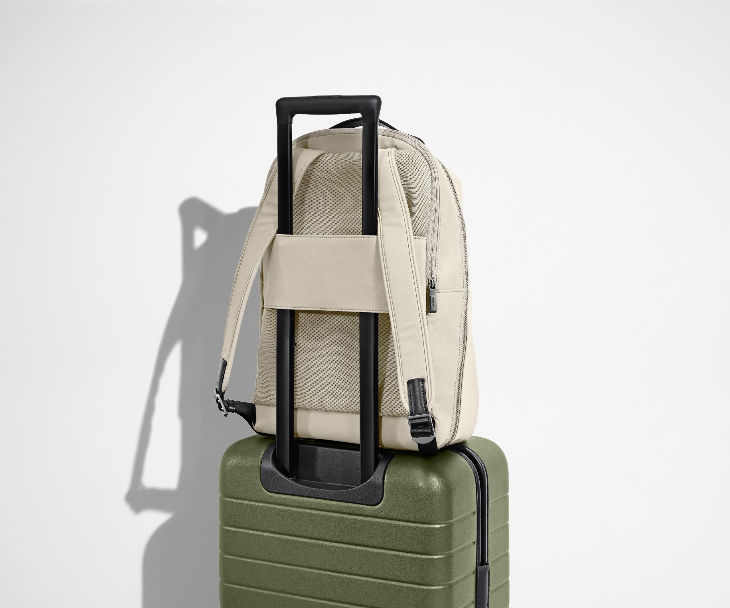 PDP_Backpack_Zip_Salt_04.jpg