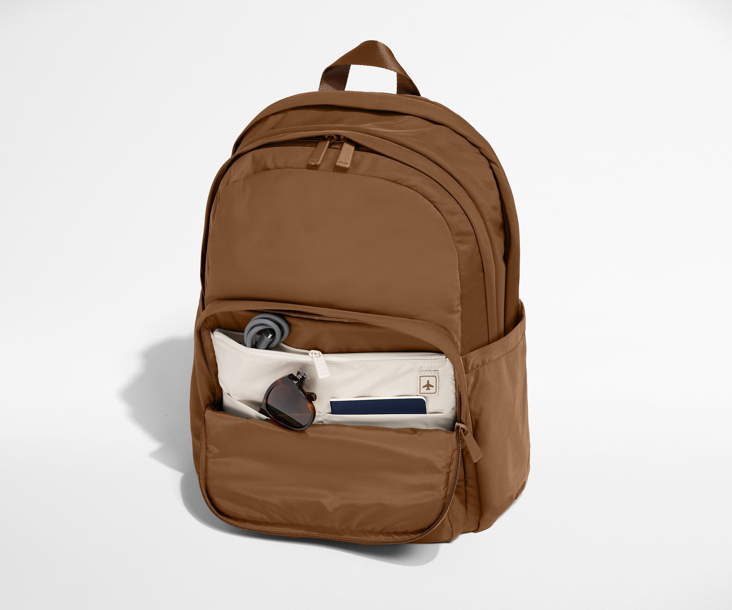 PDP_Featherlight_Backpack_Large_Amaro_04.jpg