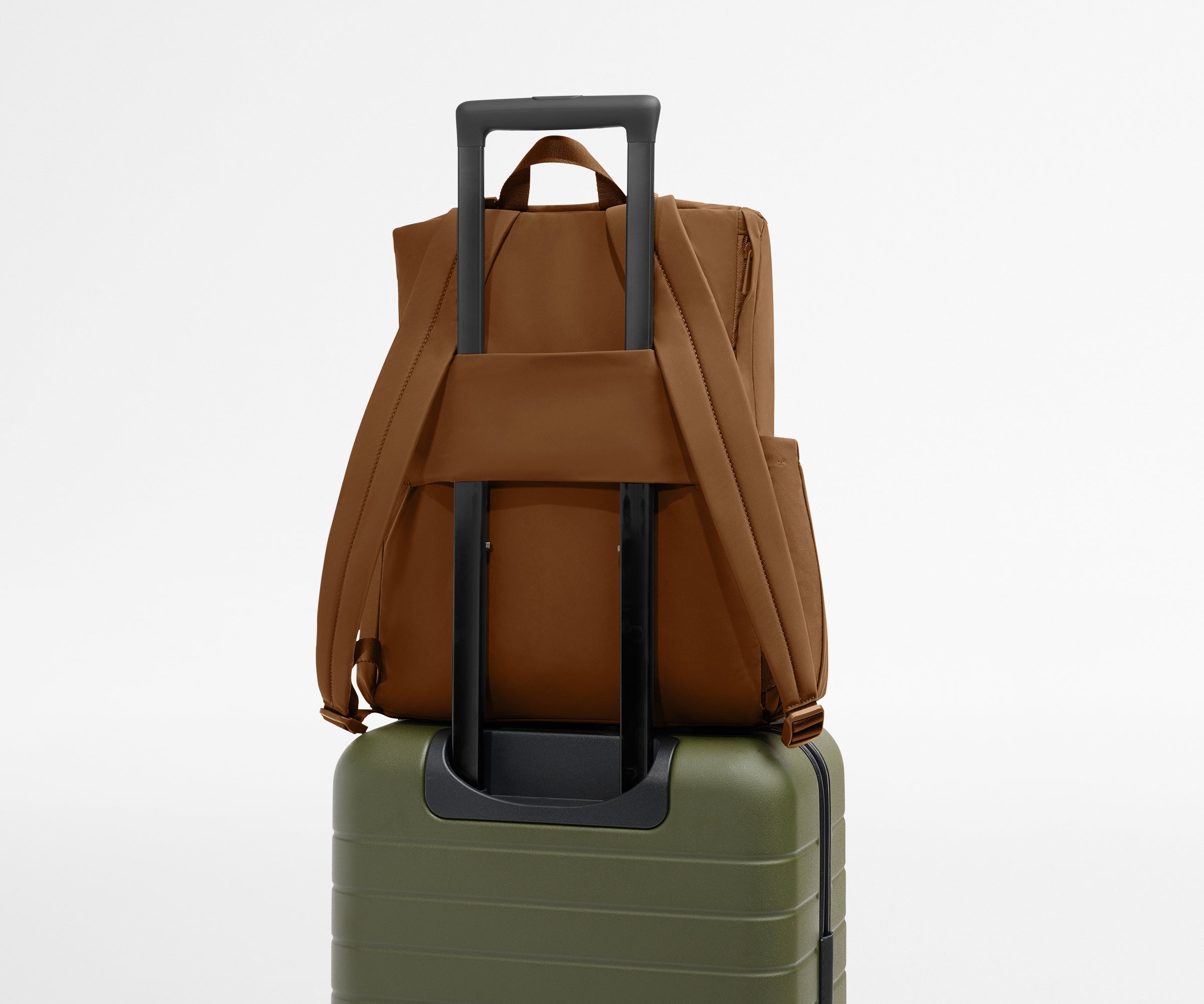 PDP_Featherlight_Diaper_Backpack_Amaro_09.jpg