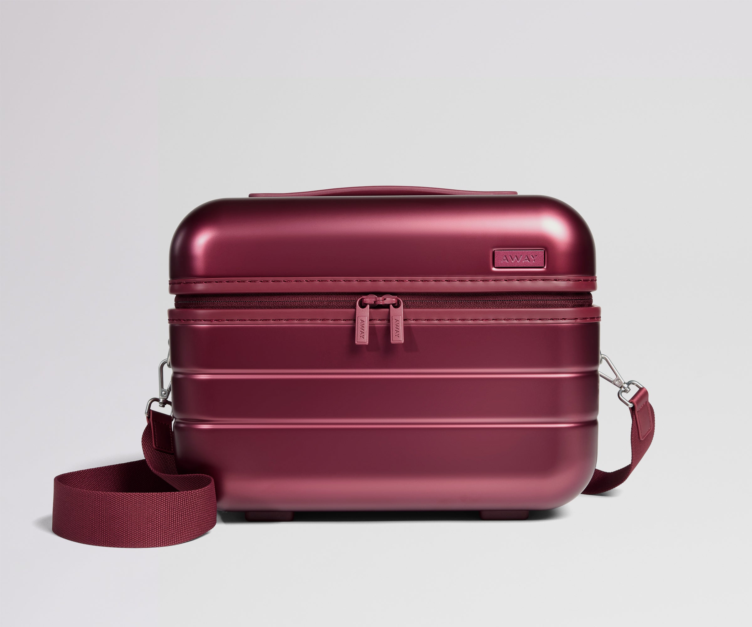 PDP_Holiday_TrainCase_Ruby_01.jpg