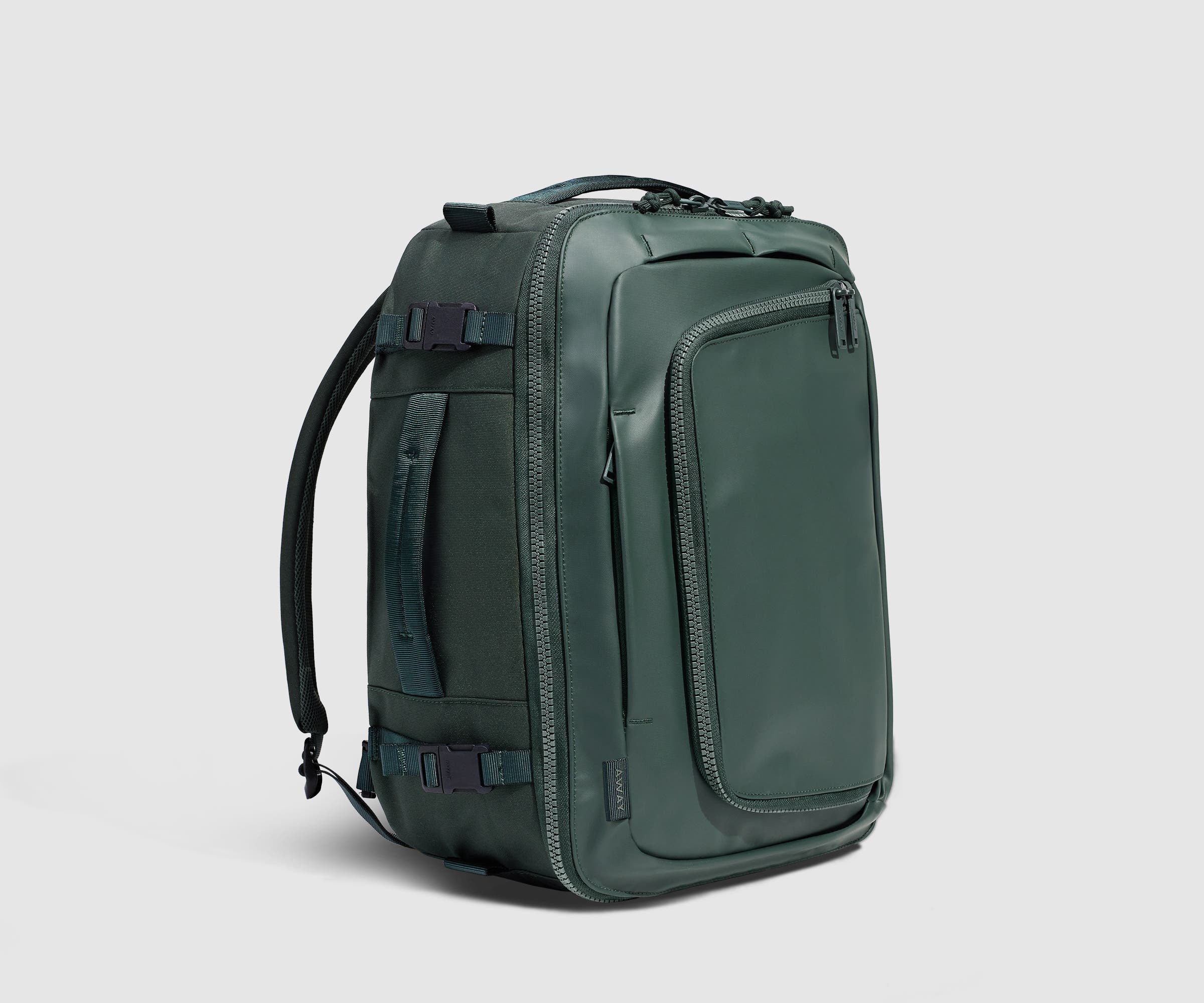 PDP_OutdoorBackpack25L_CoreGreen_Angled.jpg
