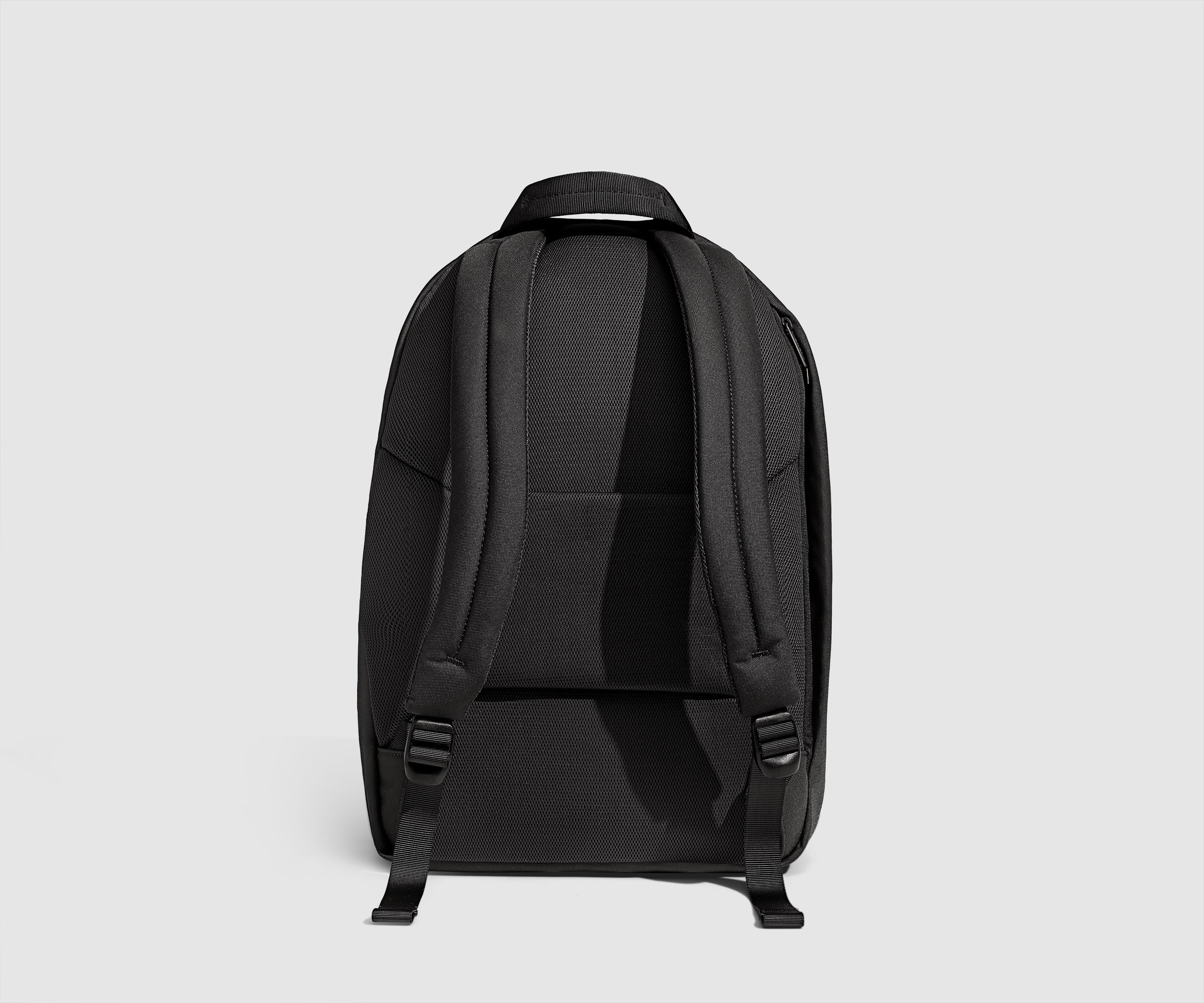 PDP_OutdoorBackpack26L_Black_Back.jpg