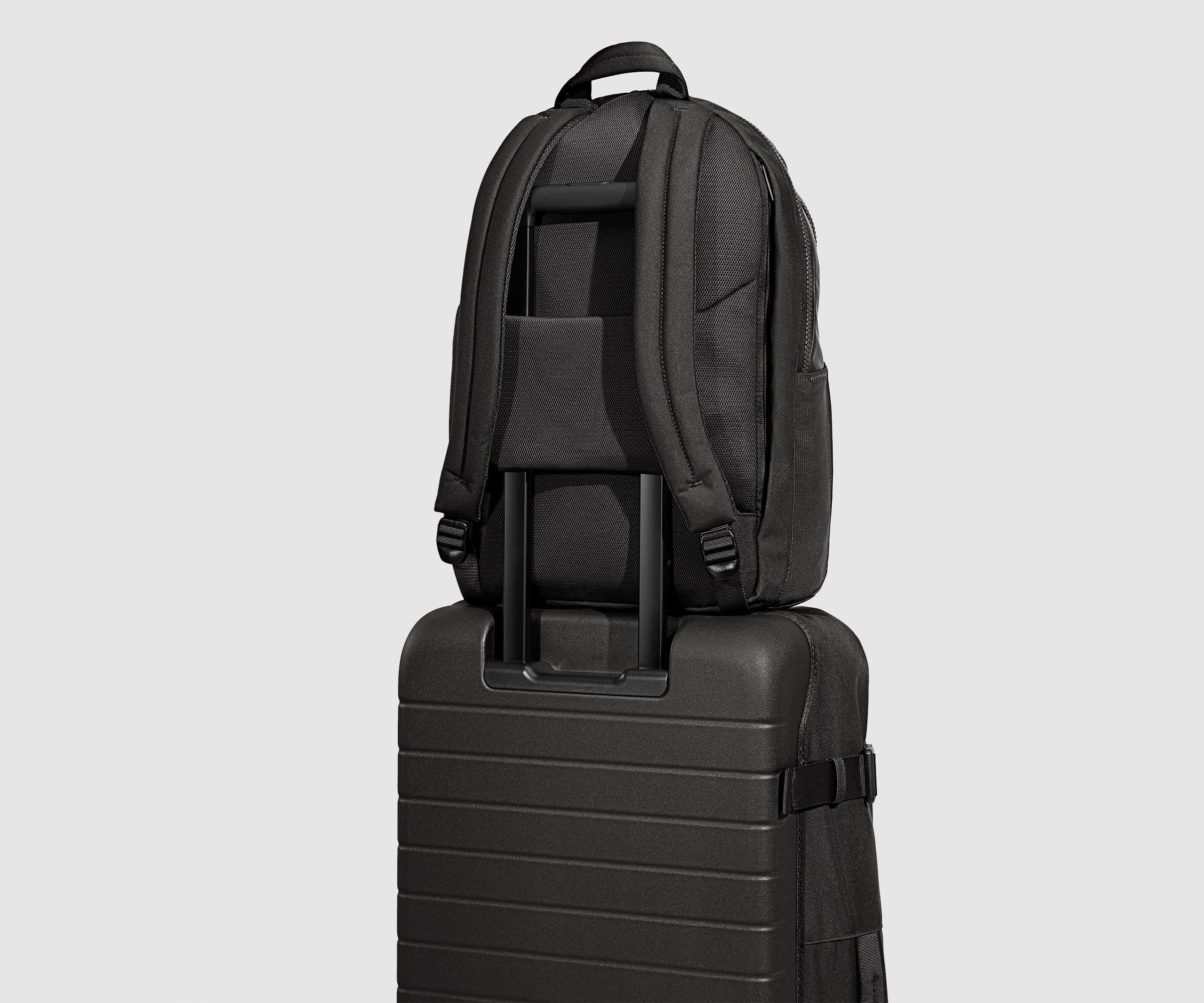 PDP_OutdoorBackpack26L_Black_Uniform.jpg