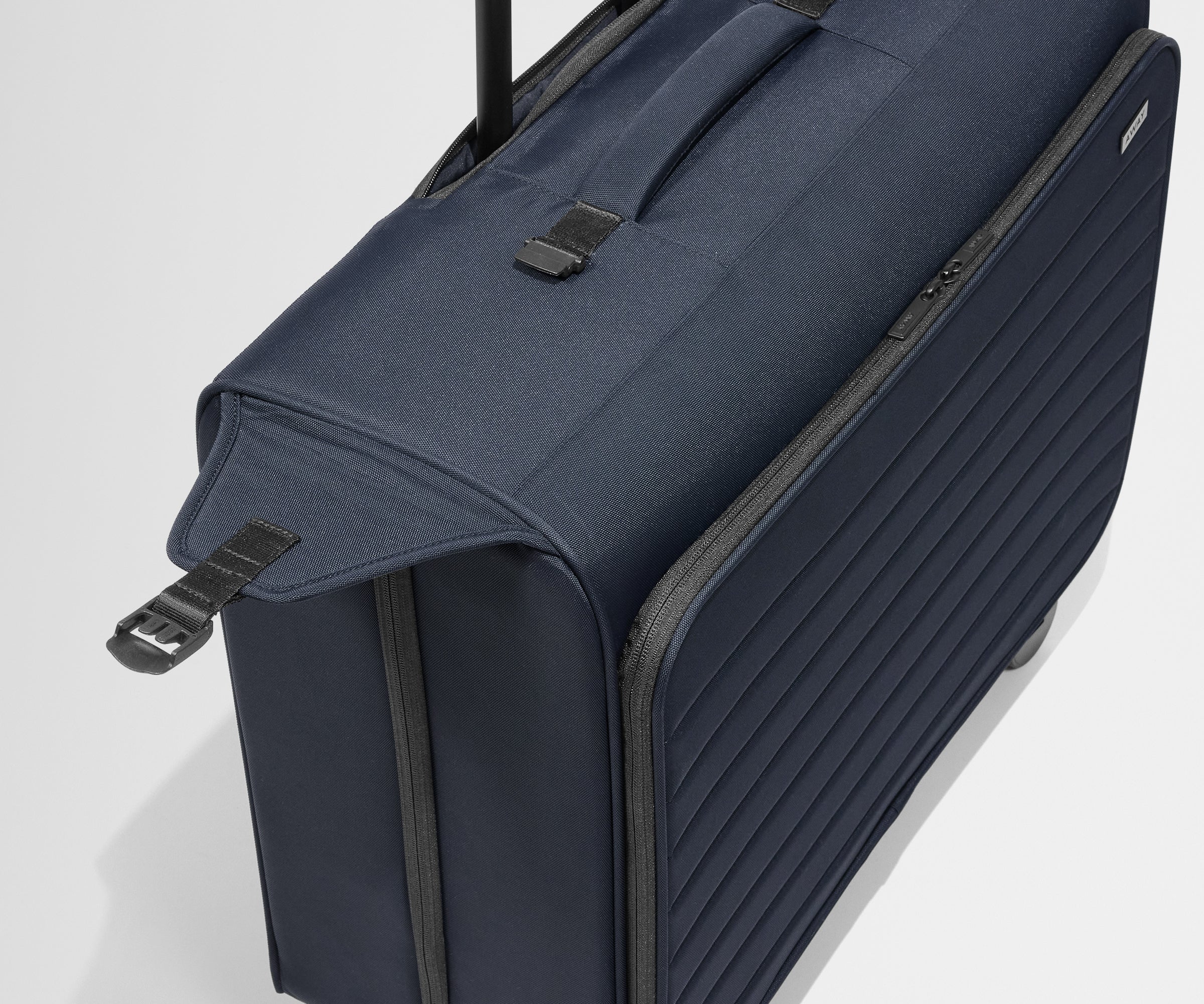 PDP_Softside_Roller_Navy_06.jpg