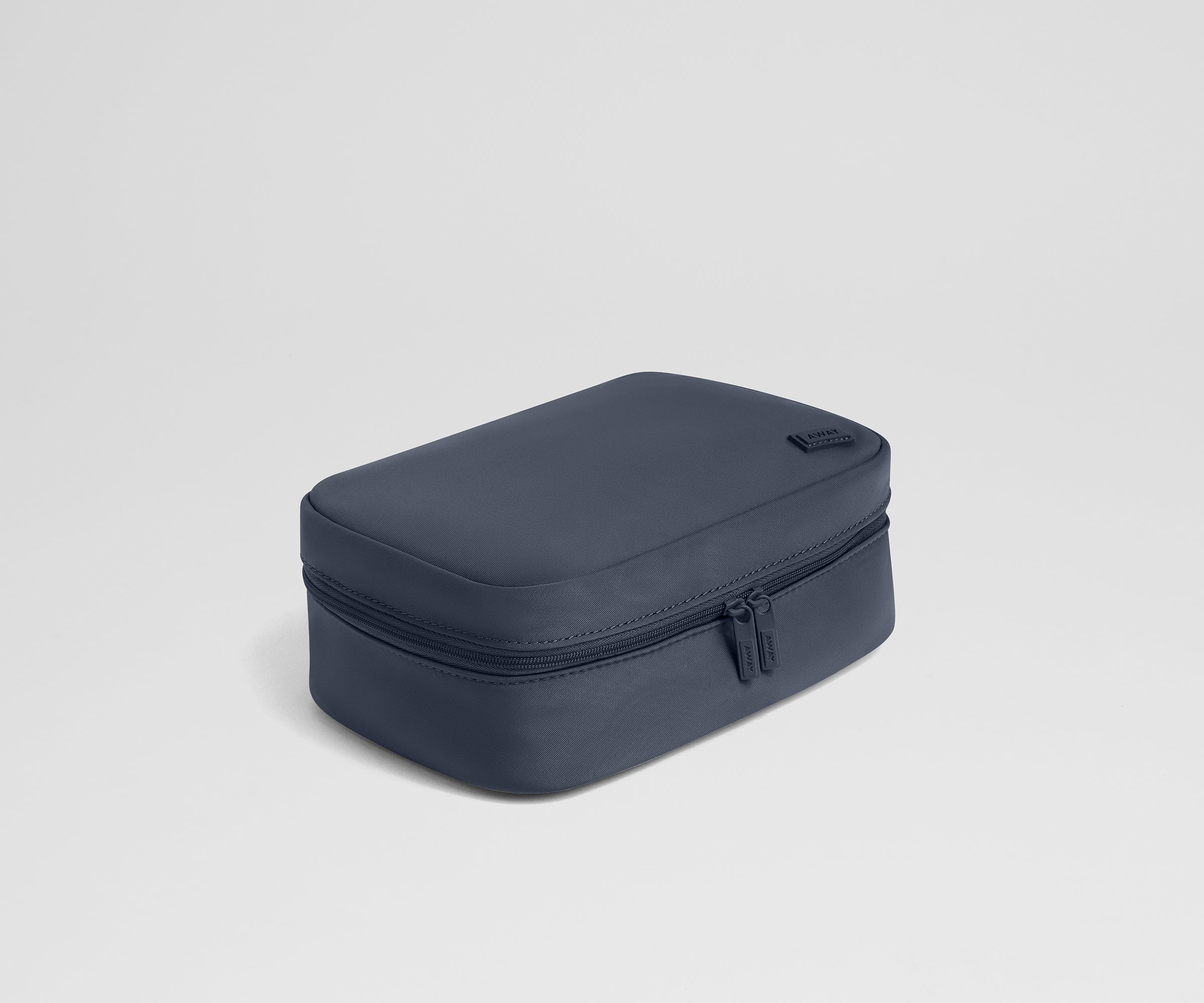 PDP_ToiletryBag_Small_Navy_02_84002290-6ad6-461e-94c7-a3687e4dd3a5.jpg